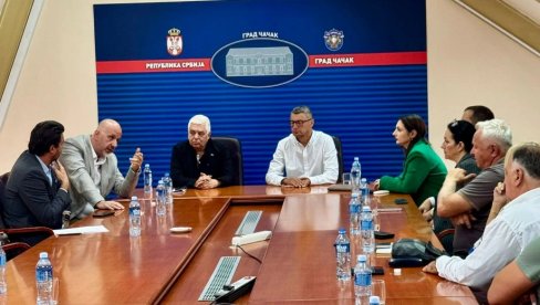 МИНИСТАР БРАТИНА У РАДНОЈ ПОСЕТИ ЧАЧКУ И УЖИЦУ: Подршка локалним медијима и дијалогу са новинарима