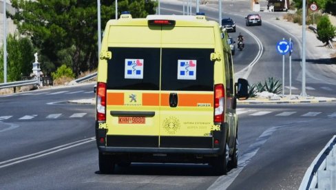 ВУК УЈЕО ДЕВОЈЧИЦУ (5) ИЗ СРБИЈЕ НА ПЛАЖИ У ГРЧКОЈ: Дете превезено у болницу на Халкидикију - Камере све забележиле