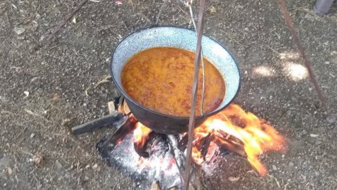 PANTELEJMONSKI DANI: Manifestacija u porti Crkve Svetog Nikole