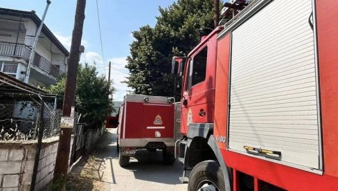 POŽAR U STANU U BATAJNICI: Povređeno troje dece