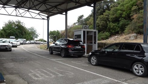 ПРИВЕДЕНА ДРЖАВЉАНКА БИХ: Кријумчарила тренерке познате марке