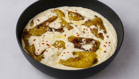 PAPRIKE SA BELIM SOSOM: Jednostavno, a preukusno