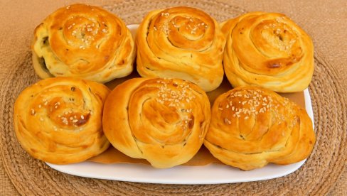 ПУЖИЋИ СА СИРОМ: Мирисни и мекани