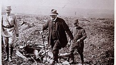 СРПСКИ ВОЈВОДА КОМАНДУЈЕ ГРУПОМ УДАРНИХ ДИВИЗИЈА: Српској војсци је припала незахвална улога да пробију непријатељски фронт у планинама