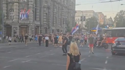 ОПШТИ РАТ МЕЂУ БЛОКАДЕРИМА: На крају ће Вучић морати да их спашава од њих самих