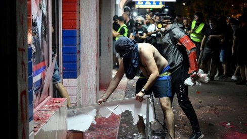 НОВИНАР ДОЈЧЕ ВЕЛЕ: Блокадери пишају по опозицији (ФОТО)