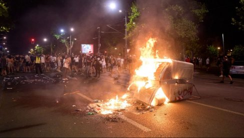 БЛОКАДЕРИ МЕЂУНАРОДНИ НАСИЛНИЦИ: Користе приручнике из иностранства за спровођење насилних протеста