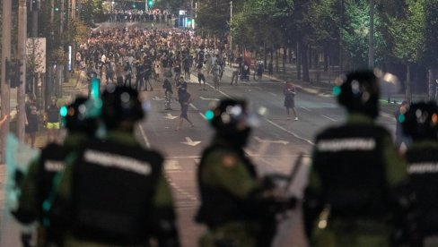 NEVEROVATNO: Blokaderi tvrde da nikad nije bilo gore, a pevačica za blokaderske medije kaže da su 2008. harali opasni ljudi!