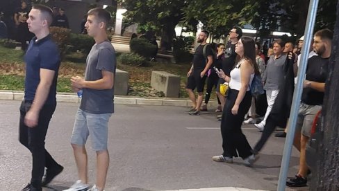 STAO KRAJ TERORISTA: Nasilnik Bjelogrlić tukao Gagu Antonijevića, a sada šeta sa siledžijama