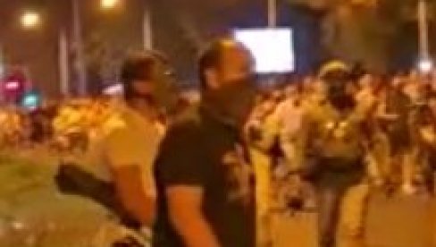 БЛОКАДЕРИ ТЕРОРИСТИ НАПАЛИ ПРОСТОРИЈЕ СРС: Шешељ прети осветом - Држава ће урадити свој посао, а ја свој