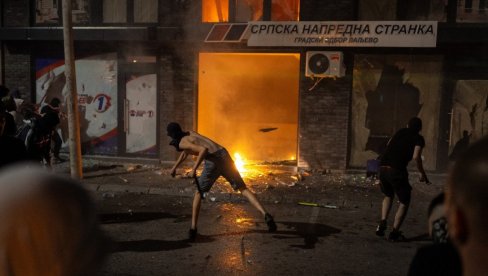 POKAZALI KAKO BI SRBIJA IZGLEDALA KADA BI ONI DOŠLI NA VLAST: Napadali policiju, hteli da zapale ljude - Jezivo divljanje blokadera u Valjevu