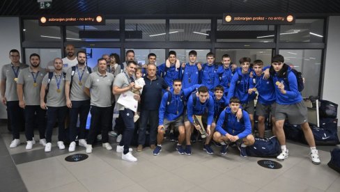 РЕФОРМЕ У СРПСКОЈ КОШАРАЦИ! Небојша Човић загрмео пред златним орлићима: Нећемо довека имати по 10 странаца у екипама