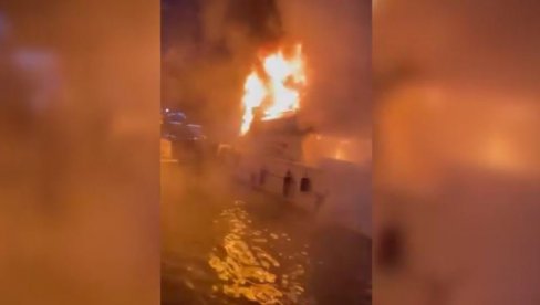 ЗАПАЛИЛА СЕ ЈАХТА СА ПОРОДИЦОМ И ДЕЦОМ: Буктиња на приморју - Трагедију спречили бивши радници марине Будва (ВИДЕО)