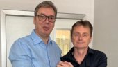 NAŠ DARKO UPRAVO NAPUŠTA BOLNICU Vučić objavio fotografiju sa Glišićem - Za mesec dana vraća se redovnim dužnostima (FOTO)