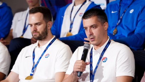 OVI MOMCI MOGU DA BUDU SJAJ SRPSKE KOŠARKE! Selektor zlatnih kadeta Stevan Mijović o podvigu orlića na Evrobasketu