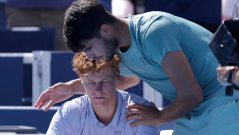 CEO SVET BRUJI O POTEZU KARLOSA ALKARAZA! Evo šta je uradio Španac dok se Janik Siner previjao od bolova (VIDEO)