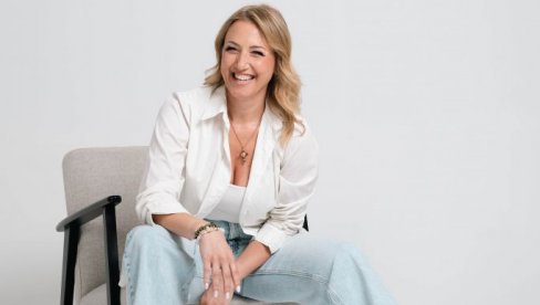 ЖИВИ ДВОСТРУКИ ЖИВОТ: Певачица завршила два факултета, Неда Украден добила конкуренцију