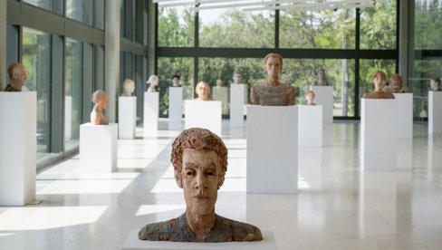 DUBOKO PONIRANJE U LJUDE I NJIHOV ŽIVOT: U beogradskom Muzeju savremene umetnosti izložba u čast rano preminuloj  Dragani Ilić (1966- 2020)