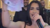 NOVČANICE SE LEPE ZA NJU: Zorana Mićanović za nekoliko sekundi uzela dve hiljade evra (FOTO)