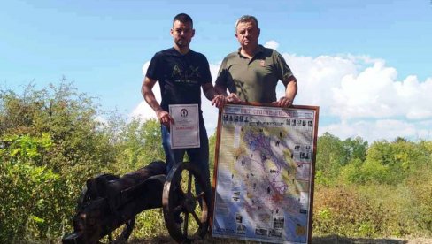 TOP IZ DOBA KARAĐORĐA OPET PUCA U PARAĆINU: Radoslav Milošević iz Svojnova napravio repliku (FOTO)