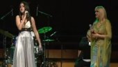 USPOMENA KOJA GREJE DUŠU: Hanka Paldum i Azra Husarkić zajedno pevaju najemotivniju sevdalinku (FOTO)