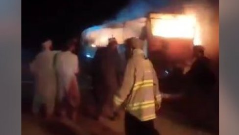 МЕЂУ ЖРТВАМА 17-ОРО ДЕЦЕ: Више од 70 погинулих у тешкој саобраћајној несрећи аутобуса, камиона и мотоцикла у Авганистану