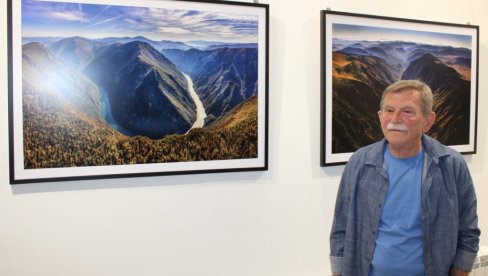 DRONOM HVATA PRAVI TRENUTAK:  U Gradskoj galeriji u Valjevu priređena izložba Nove vizure majstora fotografije Miroslava Jeremića