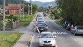 MALI ZVORNIK KRENUO NA SKUP PROTIV BLOKADA: Vijore se srpske trobojke u velikoj koloni vozila (FOTO/VIDEO)
