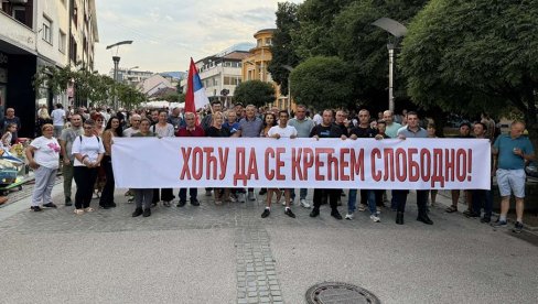 MOĆAN TRANSPARENT U LOZNICI: Narod protiv bokada (FOTO)