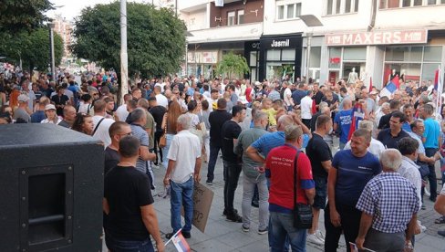 GRAĐANI PROTIV BLOKADA: Ustala je Loznica - Hoću moju Srbiju nazad! (VIDEO)