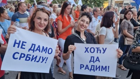 МОЋАН ВИДЕО ИЗ ЛЕСКОВЦА: Река људи против блокада (ВИДЕО)