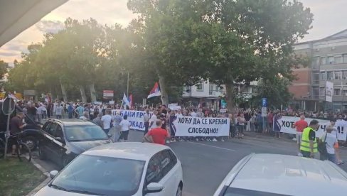 СТАРА ПАЗОВА ПРОТИВ БЛОКАДА: Желимо слободу, да радимо, нема стајања
