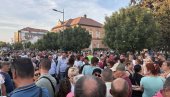 SKUP PROTIV BLOKADA: Zrenjanin želi mir (VIDEO)