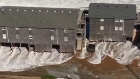 URAGAN U AMERICI DANAS DOSTIŽE VRHUNAC: Voda nosi čitave kuće, poplavljen auto-put (VIDEO)