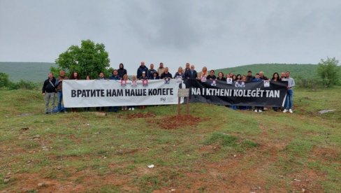 ПУНИХ 27 ГОДИНА НИ ТРАГА О ЂУРИ И РАНКУ: На месту где су последњи пут виђени обележена годишњица отмице двојице новинара Радио Приштине