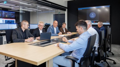 ДИГИТАЛИЗАЦИЈА У ПРОИЗВОДЊИ НАФТЕ Центар за управљање производњом компаније НИС – ефикасност у реалном времену