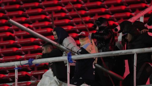 TUČA NAVIJAČA ODNELA BAR TRI ŽIVOTA! Jezive scene obišle ceo svet, divljaštvo kakvo se ne pamti zgrozilo planetu (UZNEMIRUJUĆI FOTO/VIDEO)