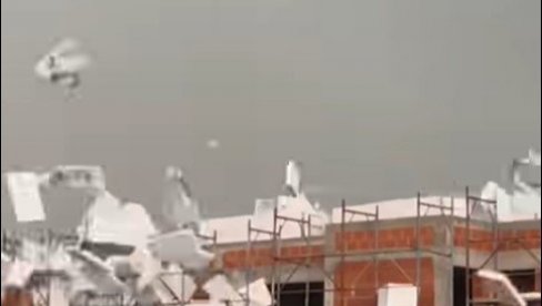 ХАОС У ХРВАТСКОЈ: Јако невреме погодило Славонију, дрвеће падало преко улица, многа домаћинства без струје