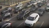 VOZILA MILE, ZAUZETO I PO PET TRAKA: Haotične gužve na graničnim prelazima, evo gde se najduže čeka