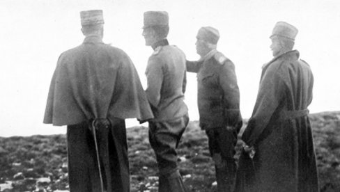 СРПСКИ ОФИЦИРИ ПРИМЕР ХРАБРИХ И ОДЛУЧНИХ ЉУДИ: Вечера код Степановића - предјело, козји сир и младе паприке, главно јело, прасеће печење