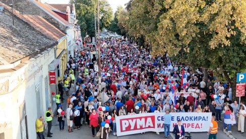 ГРАЂАНИ ПРОТИВ БЛОКАДА: Вијориле се тробојке - народ устао за нормалан живот (ВИДЕО)