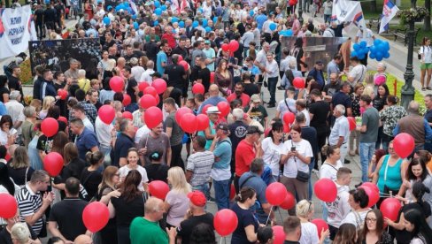 МИ СМО ОБИЧНИ ЉУДИ, А НЕ ФИГУРЕ У ТУЂИМ ИГРАМА Порука грађана који су устали против блокада (ВИДЕО)