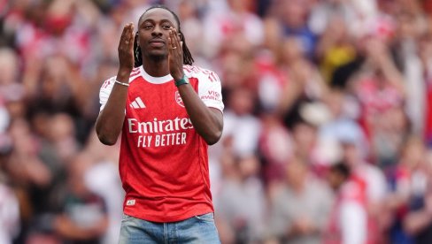 EMIREJTS POZDRAVIO NOVAJLIJU: Ebereči Eze potpisao za Arsenal (FOTO)