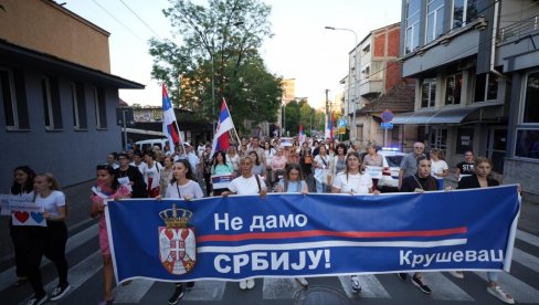DOSTA JE BLOKADA, HOĆEMO DA ŽIVIMO: Bratislav Gašić sa još četiri hiljade Kruševljana podržao pristojnu Srbiju