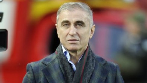 ПОТРЕСНИ ТРЕНУЦИ НА МАРАКАНИ: Бошко Ђуровски пао у несвест током комеморације Дејану Миловановићу