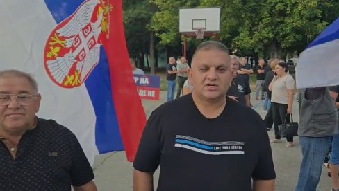 ДА НАША СРБИЈА ЖИВИ И РАДИ У МИРУ: Порука грађана Бача са скупа против блокада (ВИДЕО)