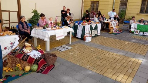 РИНФЛАЈШ, ЖУТА СУПА И ДОМАЋЕ КИФЛИЦЕ: Традиционални Банатски фестивал нематеријалног културног наслеђа
