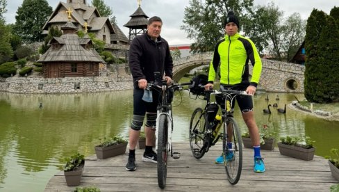 HUMANITARNA VOŽNJA BICIKLOM DO KOSOVA I METOHIJE: Marko Nikolić i Srđan Veličković za decu obolelu od raka (FOTO)