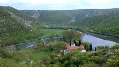 ЕПАРХИЈА ДАЛМАТИНСКА: Oградила se од учешћа Динка Грухоњића на фестивалу у Шибенику