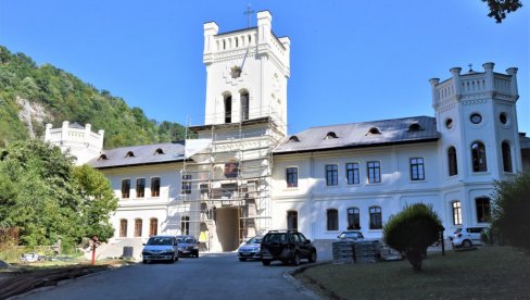 TISMANA, NAJSTARIJI MANASTIRU U RUMUNIJI, ZADUŽBINA JE SRBINA NIKODIMA HILANDARCA: Ćirilica podunavskog Svetog Save iščezava sa fresaka